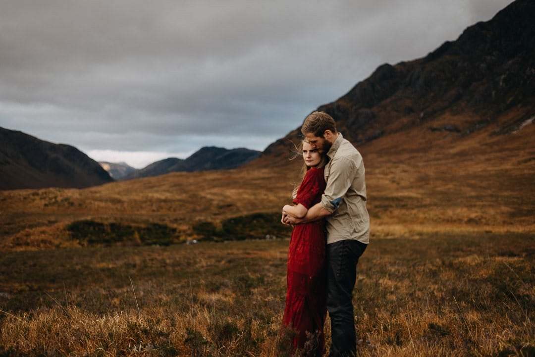 Romantic moments between lovers during Scottish Highlands elopement photo session