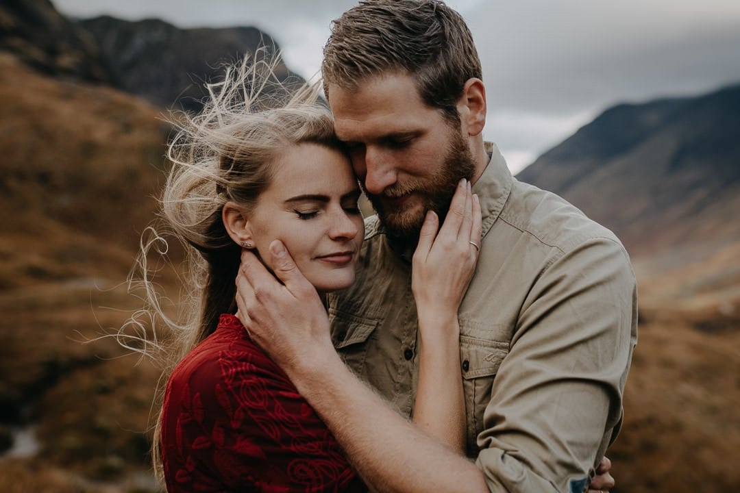 Intimate romantic moody engagement photoshoot whilst visiting Scotland