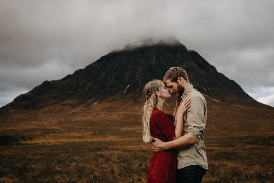 Romantic engagement experience for a couple visiting the Scottish HIghlands