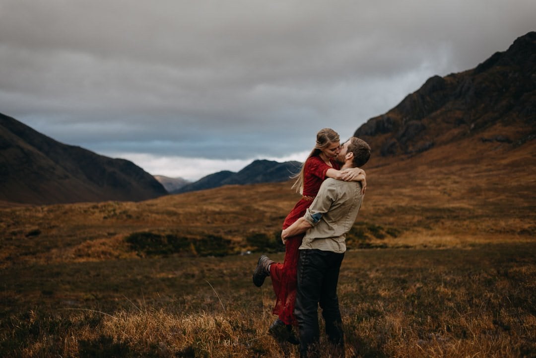 Romantic couple in Buachaille Etive Mòr near Glencoe in the Scottish Highlands who are on an adventure session