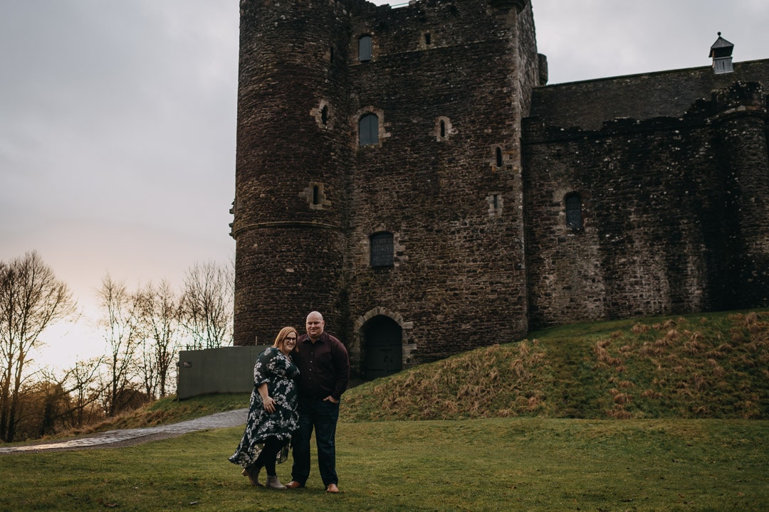 Cute couple visiting Scottish outlander location - Doune Castle