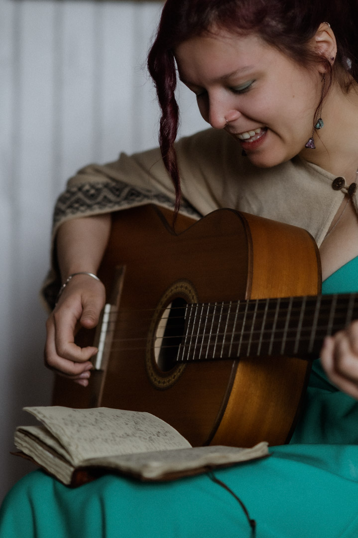 Isle of Mull elopement couple playing guitar together