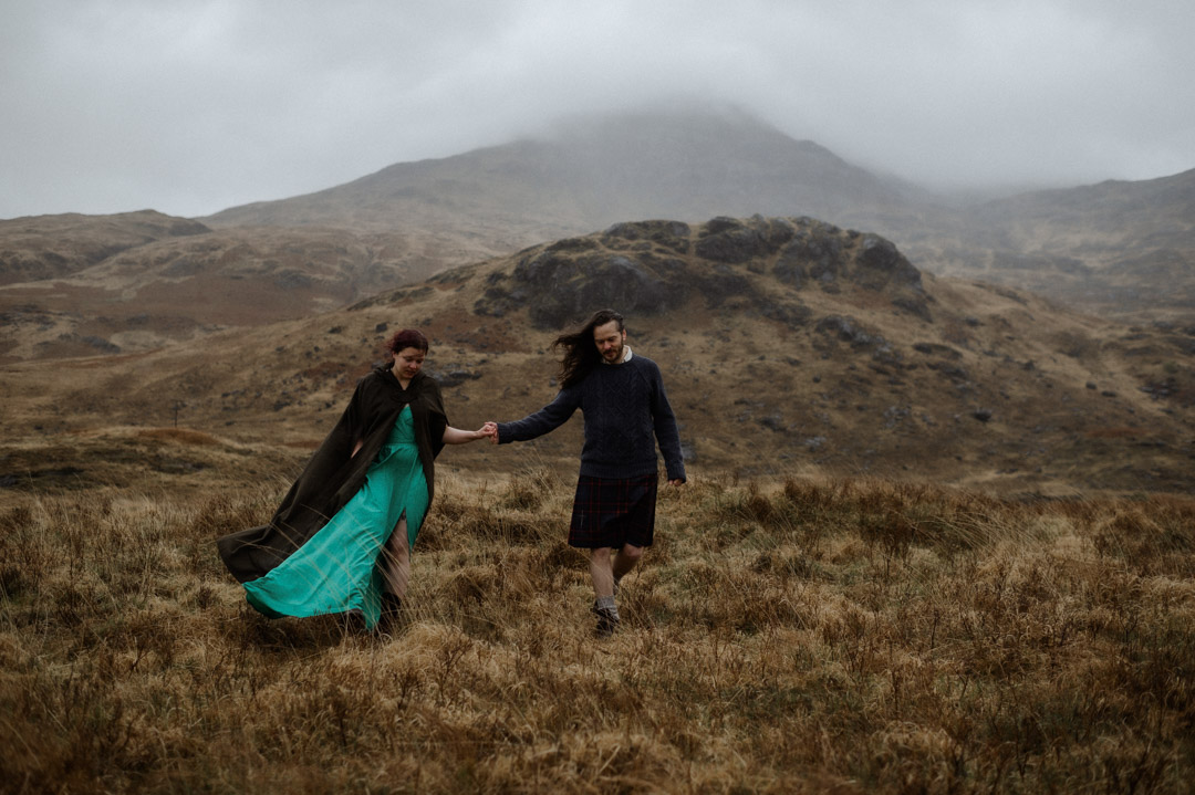 Wet elopement couple on Isle of Mull in the hills