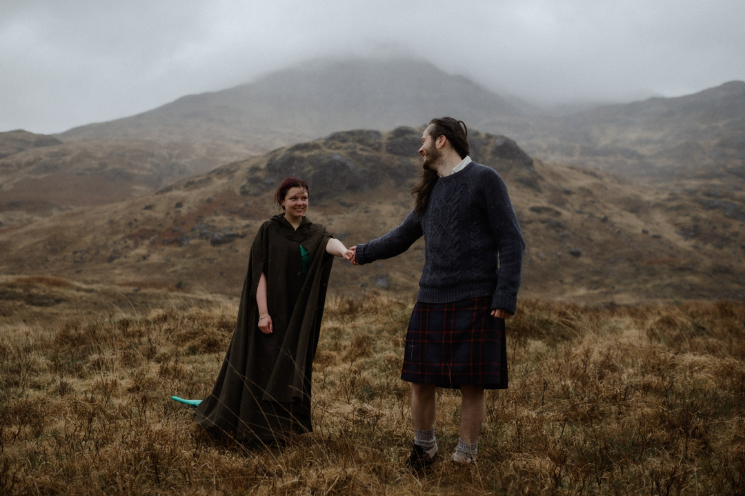 Wet elopement couple on Isle of Mull in the hills