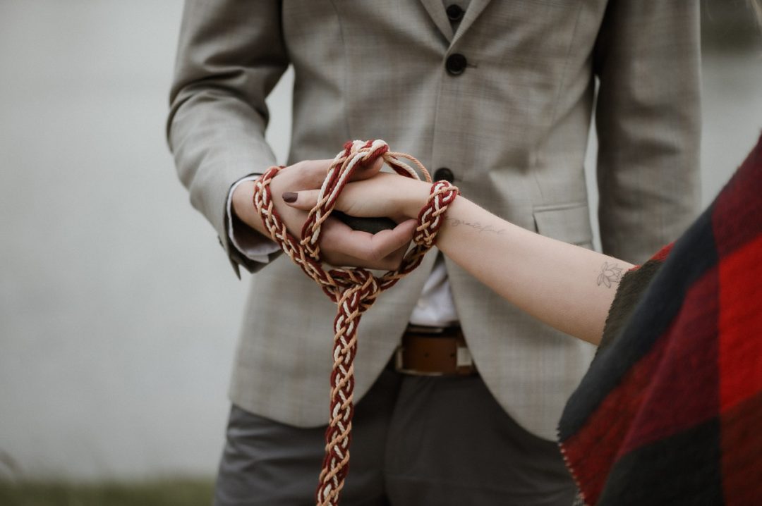 Close up of hands during handfasting